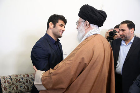 دیدار علیرضا  کریمی با رهبر معظم انقلاب اسلامی
